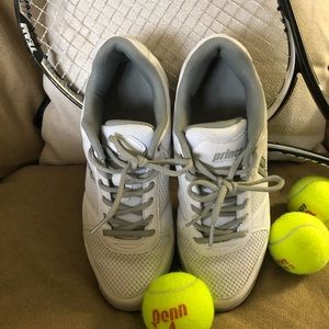 Women’s tennis court shoes